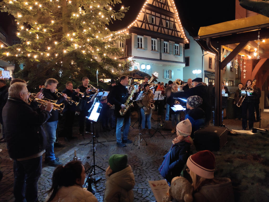 Der Musikverein beim Plochinger Weihnachtsmarkt